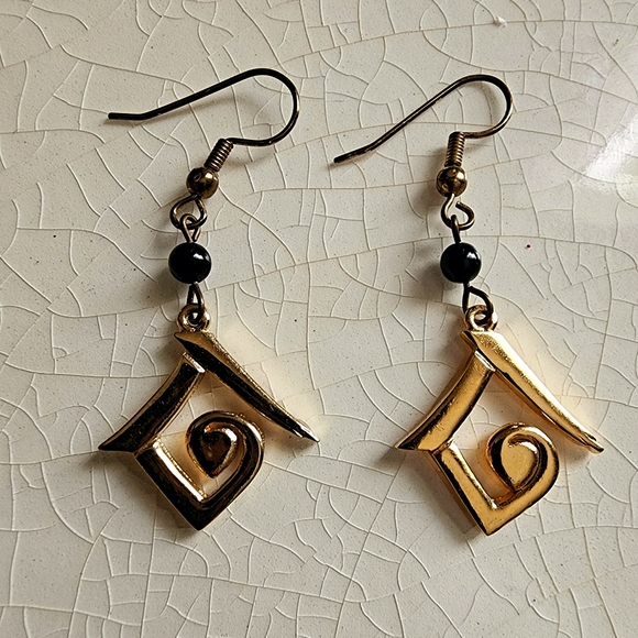 Unicef signed abstract geometric triangle swirl Egyptian revival dangle earrings - Picture 10 of 12